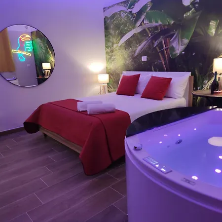Maison Tropical 2 - Apulian Experience דירה נויקאטארו